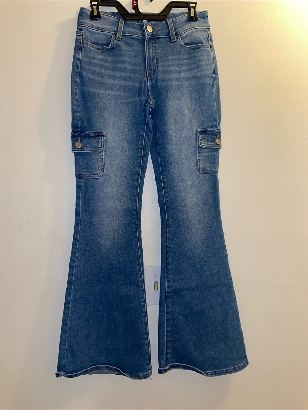 SO Low Rise Flare Cargo Jeans Size 3 / 26 Medium Wash Y2K Utility